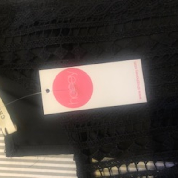 Chelsea lace front black top - Picture 4 of 4